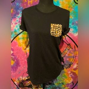 vs PINK campus tee size small